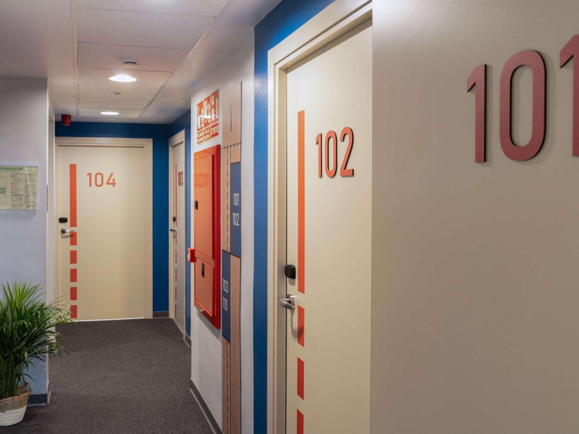 Ibis Budget Valencia Centro Puerto Exterior foto
